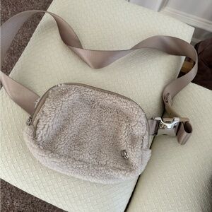 Lululemon Sherpa belt bag